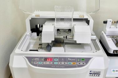 Máy mài tròng kính LE-620