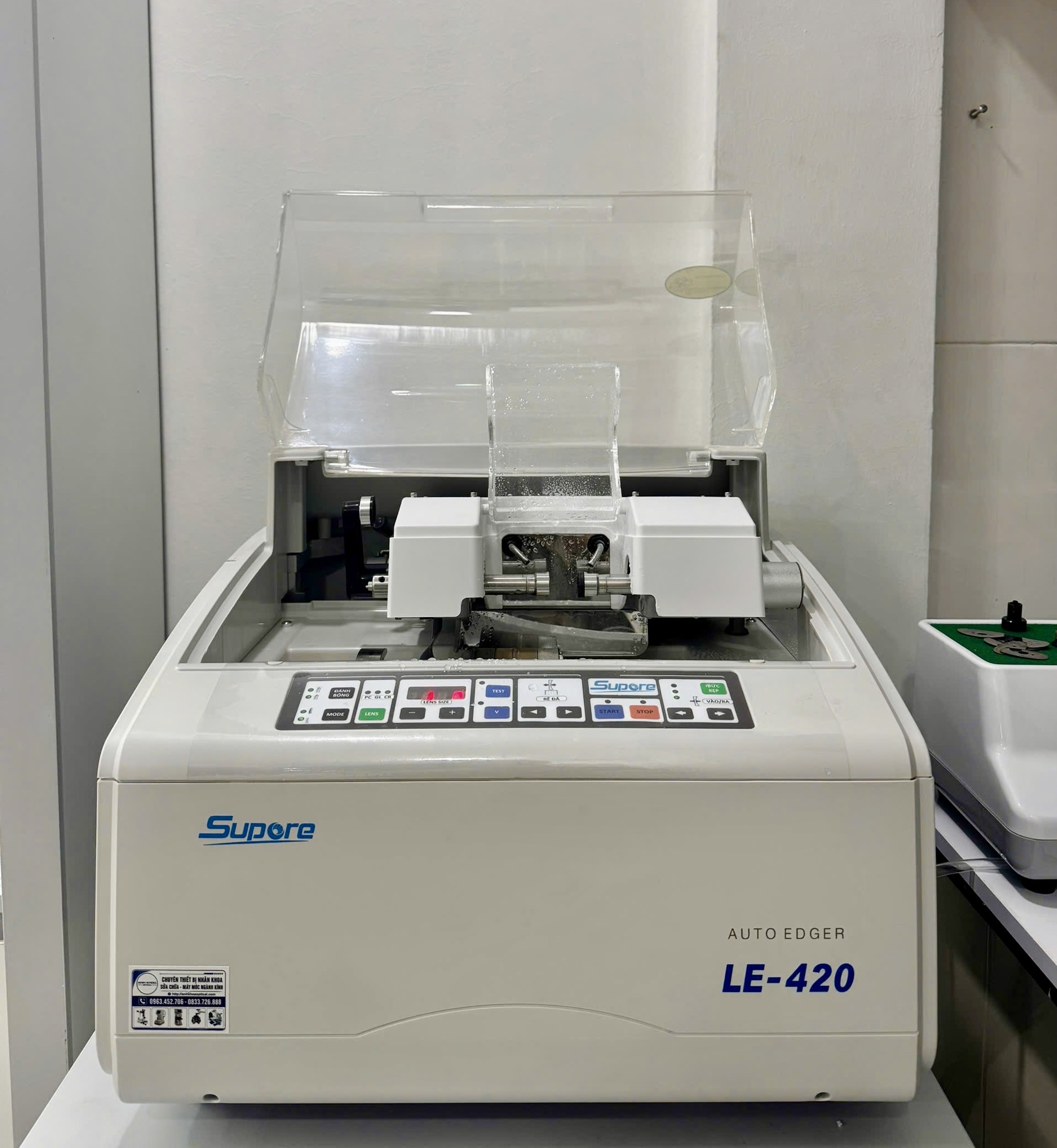 Máy mài lắp kính LE-420