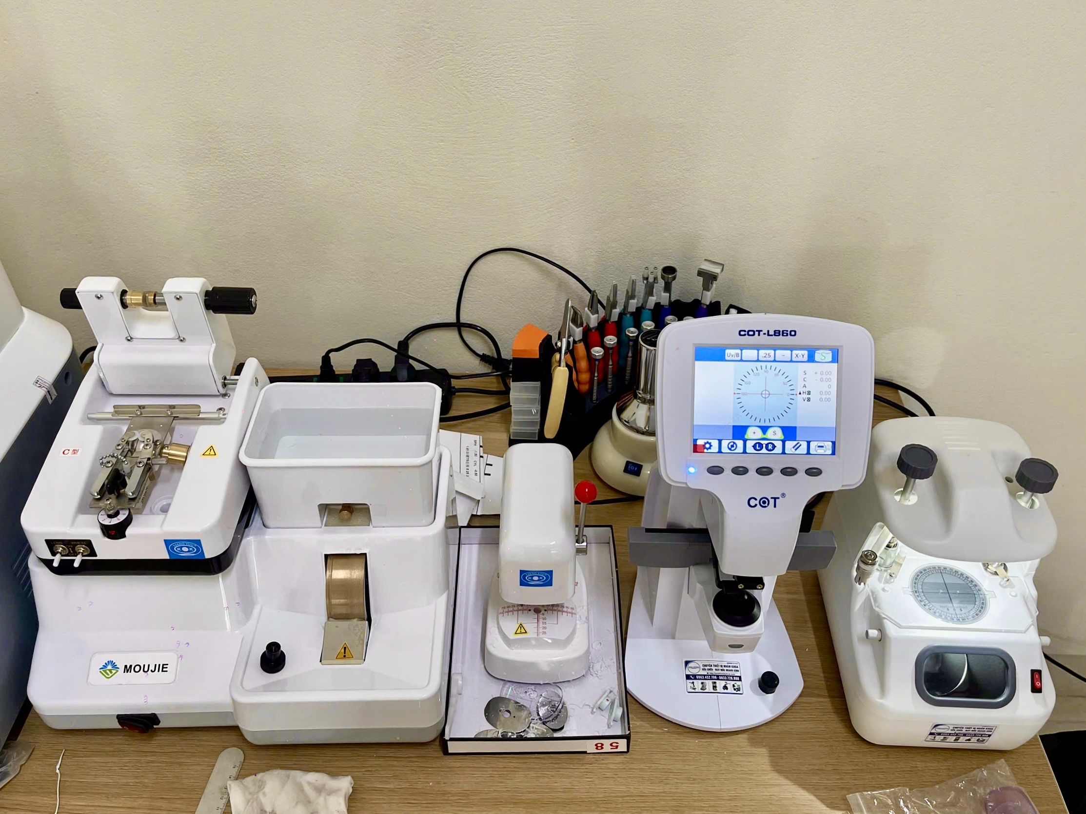 Hệ thống máy con đi kèm máy mài tròng kính LE-620