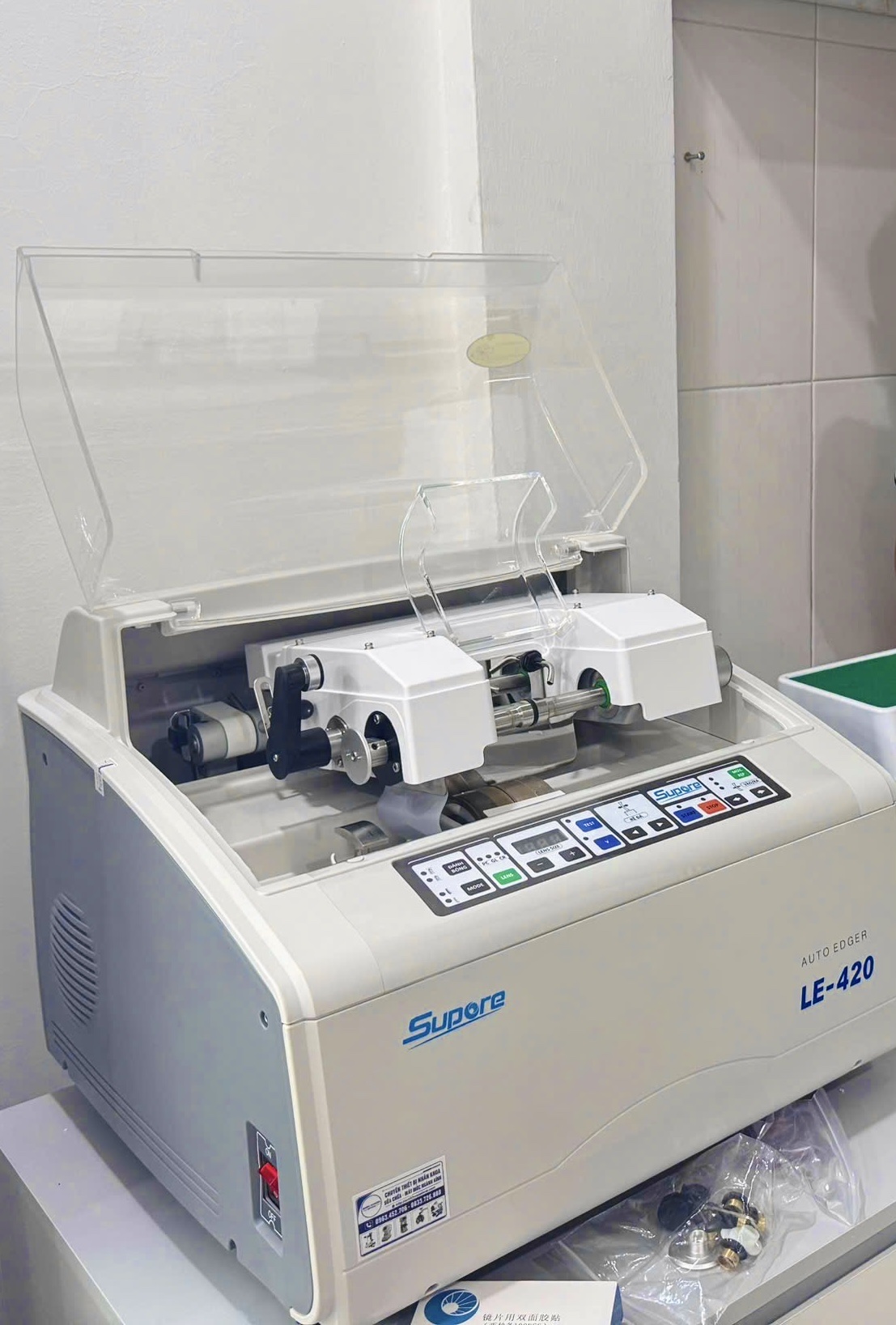 Máy mài lắp kính LE-420