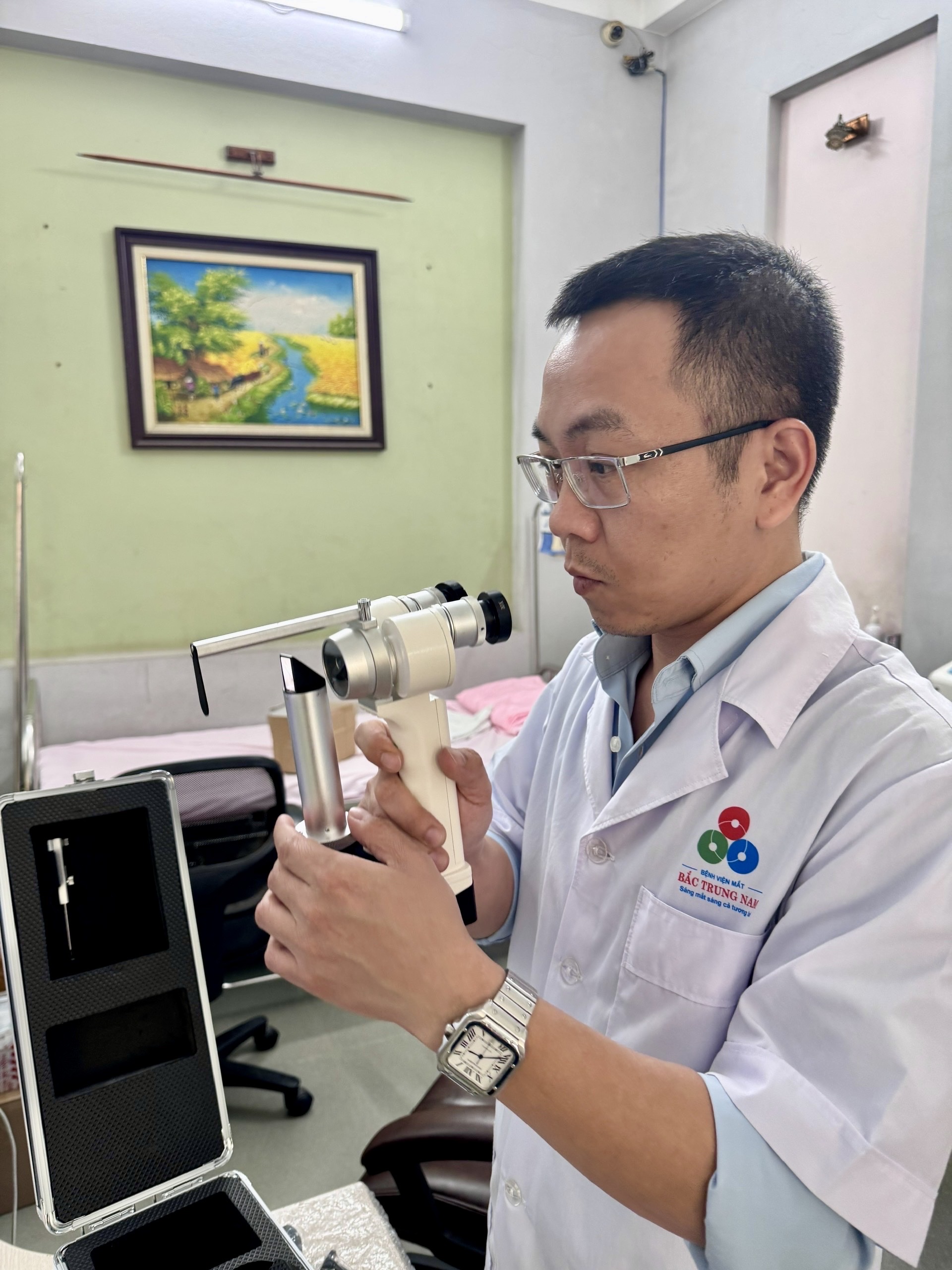 Sinh hiển vi cầm tay ML5S1