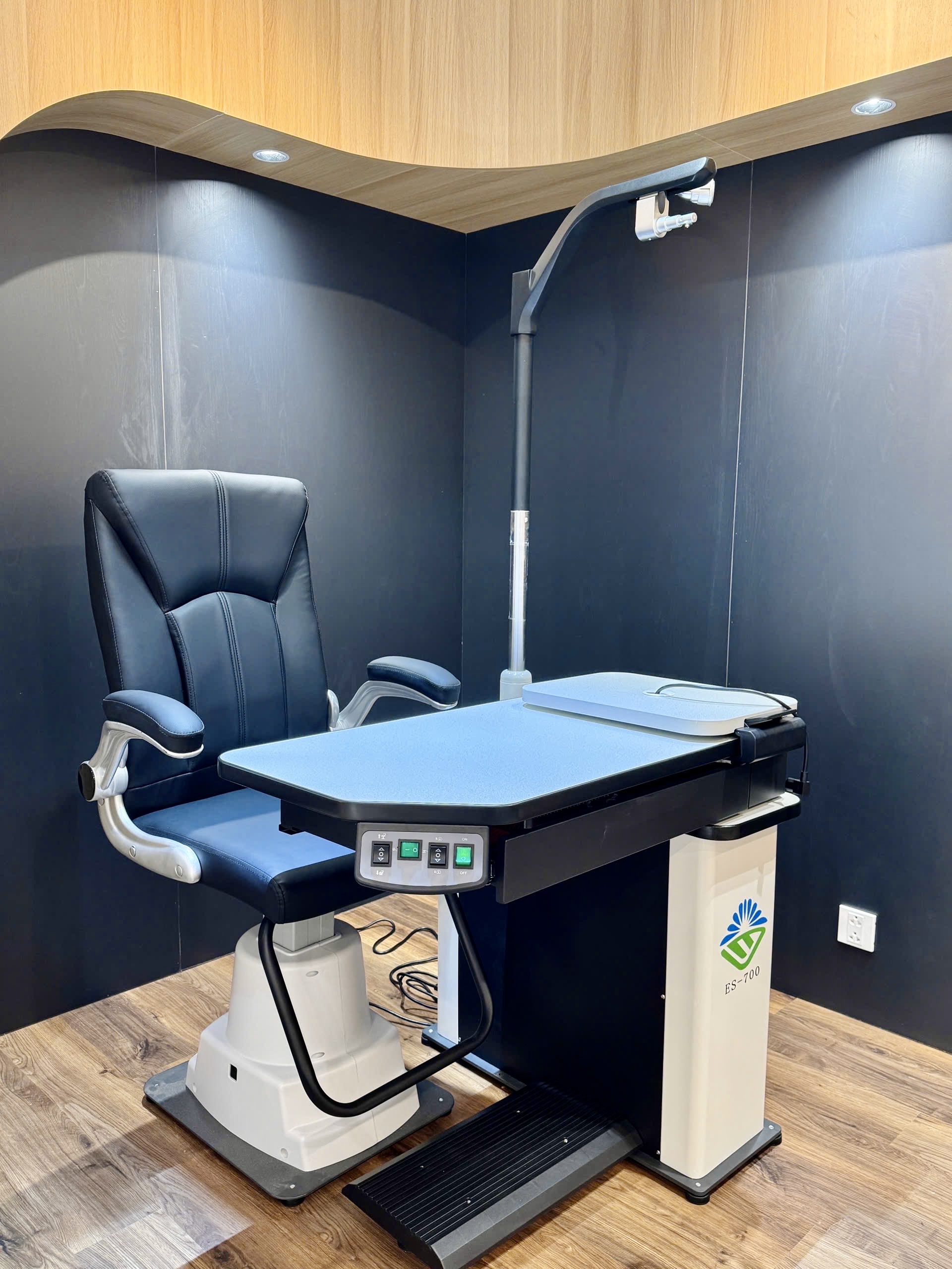 Trang Bị Cần Điều Khiển Phoropter