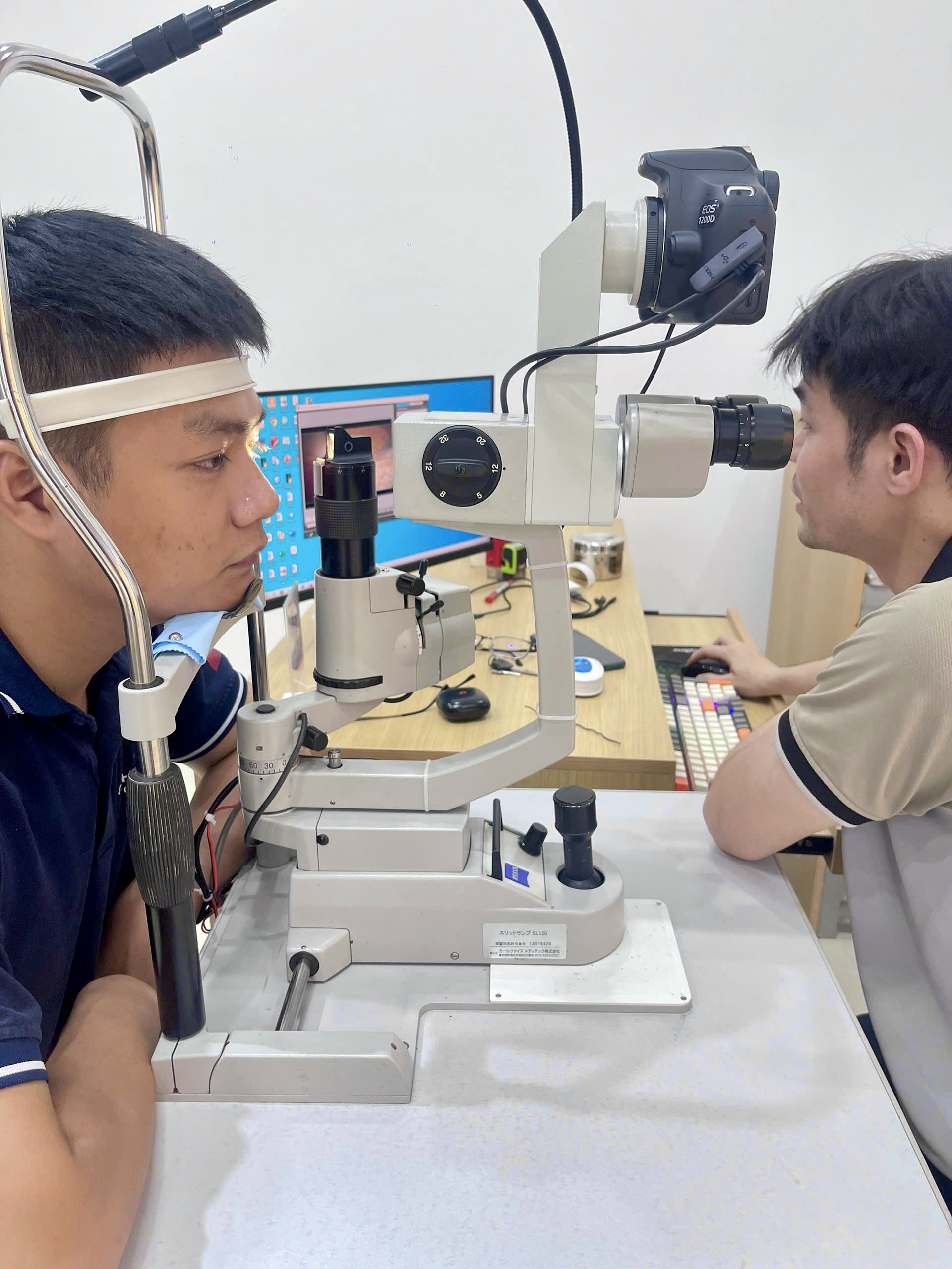 Sinh hiển vi khám mắt tích hợp camera