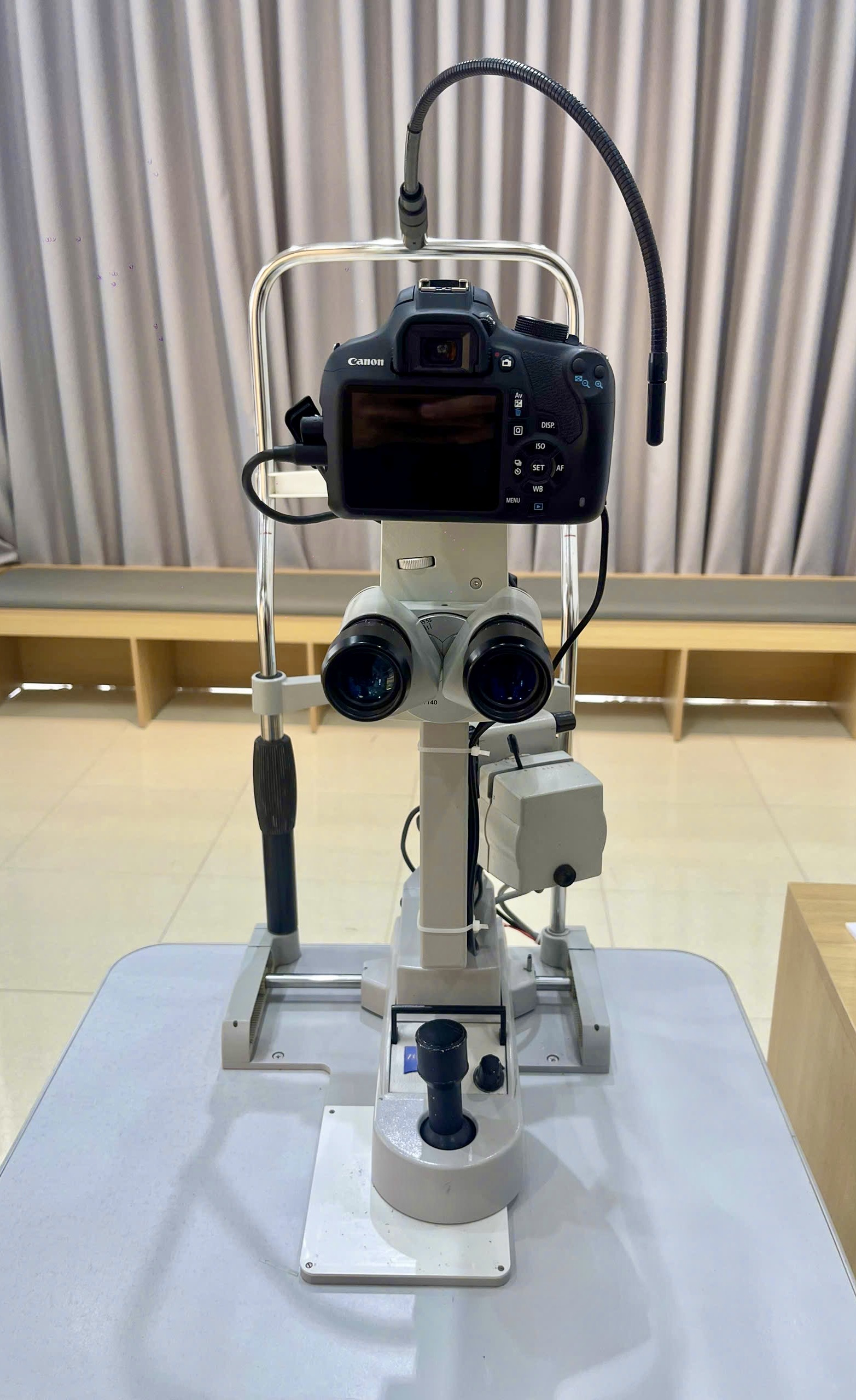Sinh hiển vi khám mắt tích hợp camera