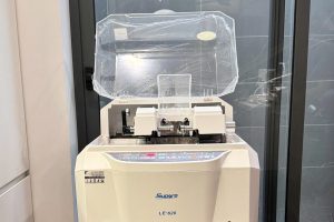 Máy mài tròng kính LE-620