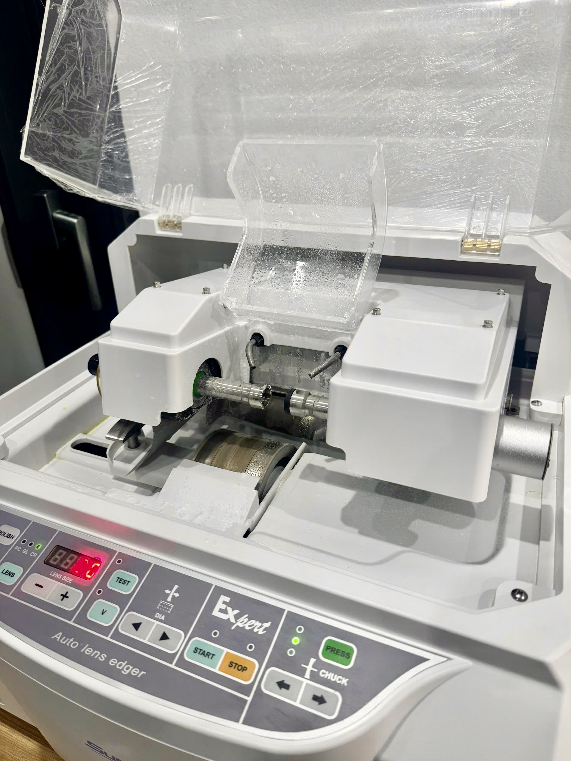 Máy mài lắp kính LE-620
