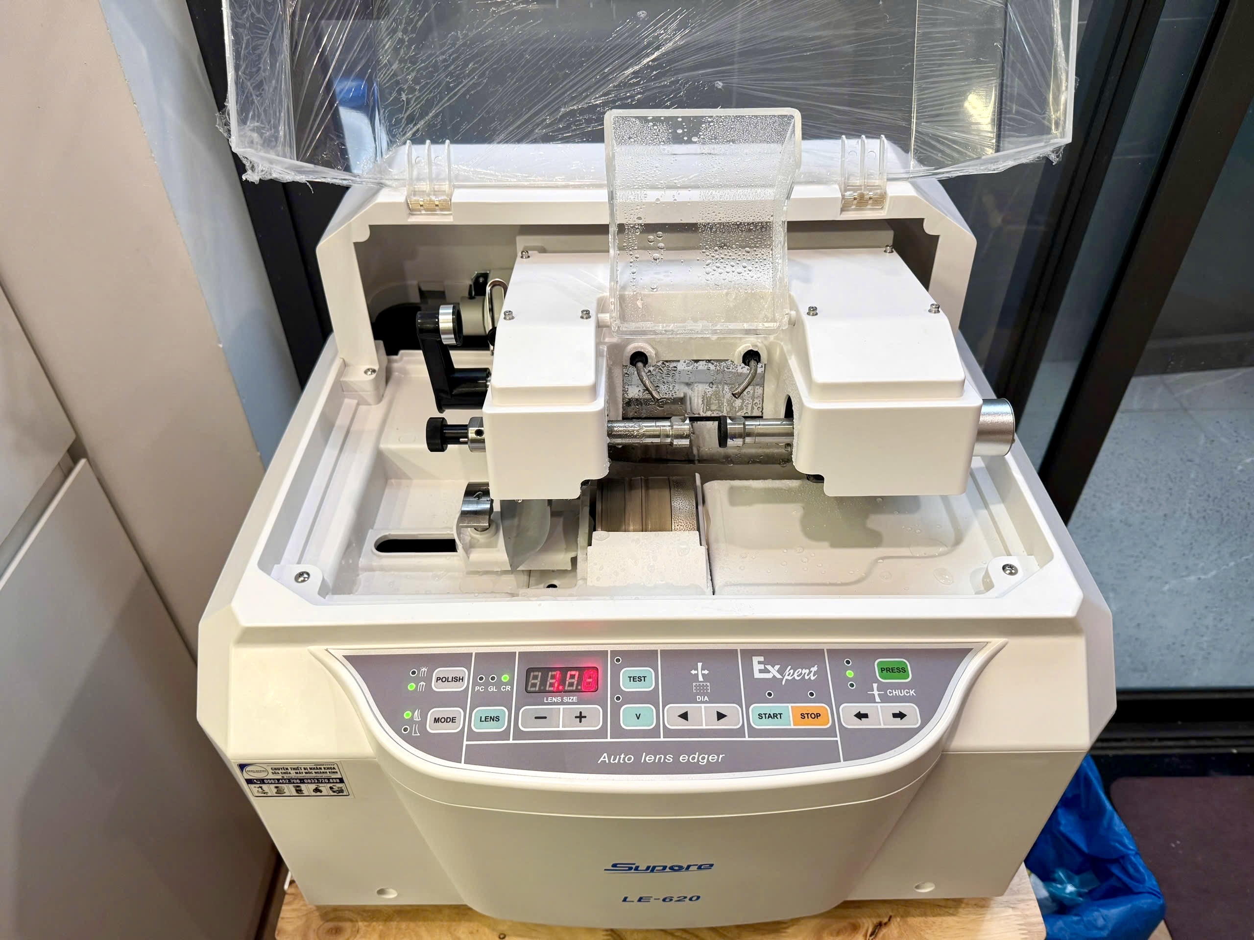 Máy mài tròng kính LE-620